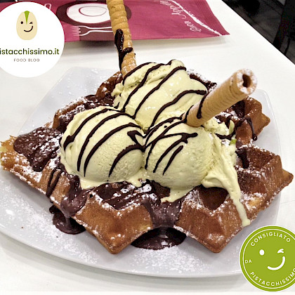 Waffle con Gelato al Pistacchio - ChocoFusion (Catania)