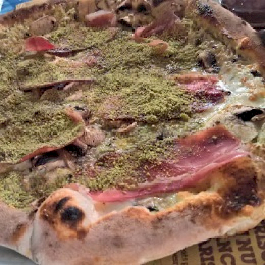 Pizza al Pistacchio 'Mediolanum' - Al Vicolo Pizza&Vino (Catania - Nicolosi)