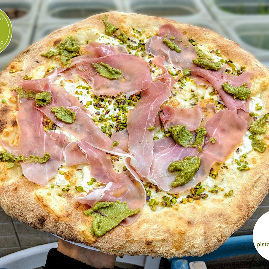 Pistachio Pizza 'Crudolosa' - Gusti Siciliani (Catania)