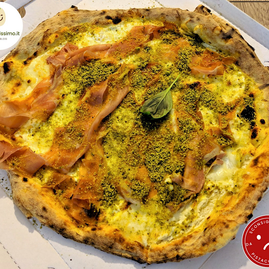Pistachio pizza - Carboni Ardenti (Catania)