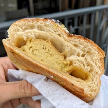 Cornetto al Pistacchio - Caffè Galaxy (Bronte)