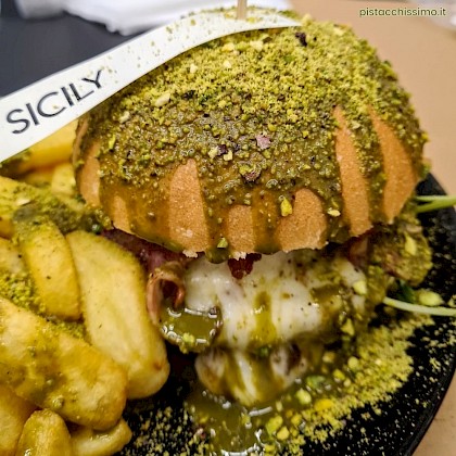 Pistachio Burger - L'Angolo Sfizioso (Aci Sant'Antonio)