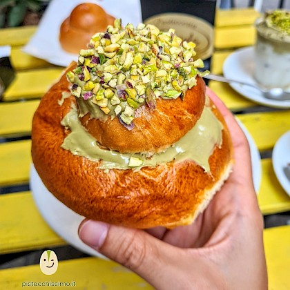 Brioche al Pistacchio - Pasticceria Artale (Siracusa / Ortigia)