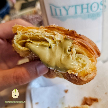 Cornetto al Pistacchio - Mythos (Aci Trezza)